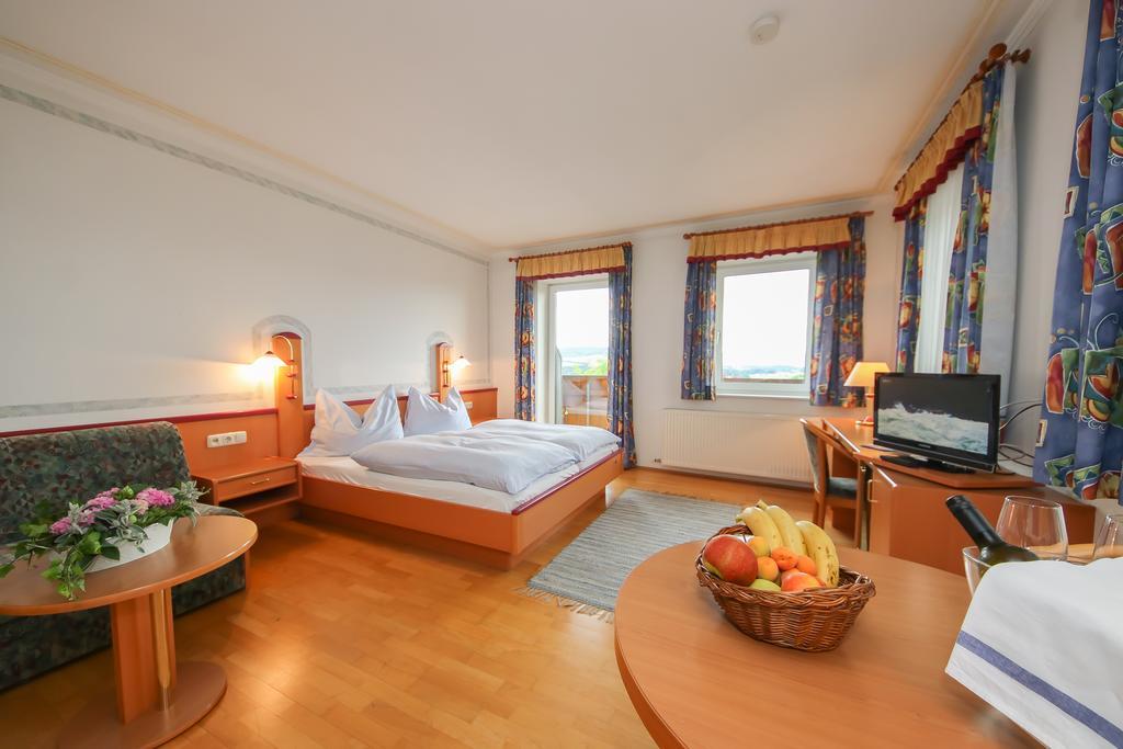 Landgasthof Franz Josef Strasswalchen Zewnętrze zdjęcie